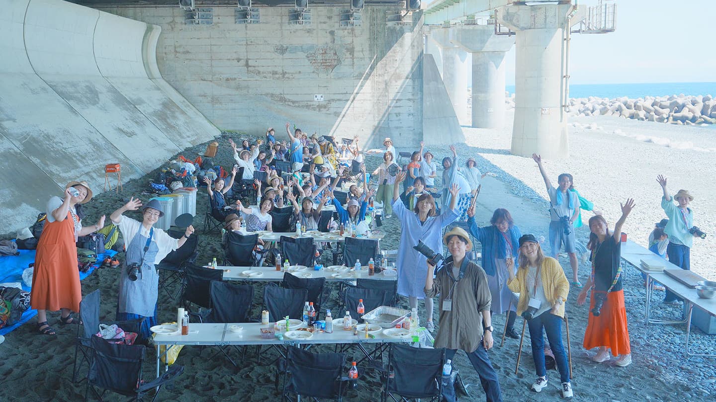 Room5656の遠足の写真です。ハイキングに行ったり、地引網をしたり、１日写真展をしたり