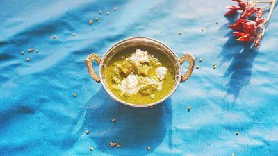 Room5656のPSCコースのレッスンにて。作ったスパイスカレーをスタイリングして撮影します。